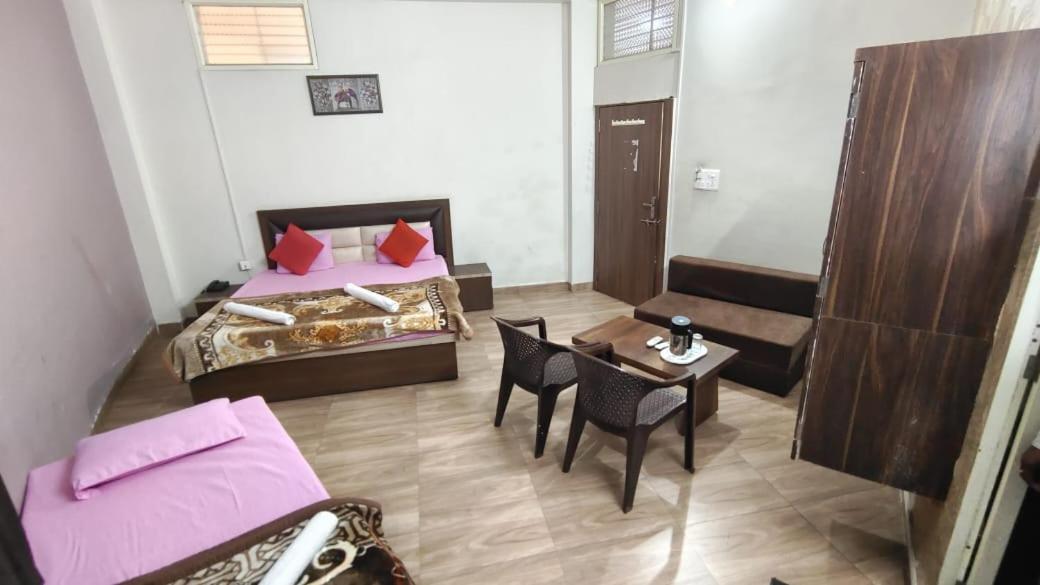 Hotel Shivanjali Palace 乌贾因 外观 照片
