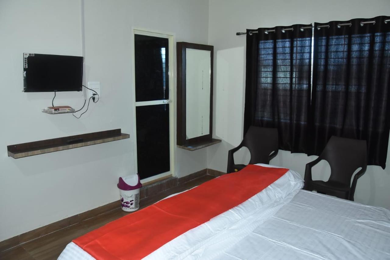Hotel Shivanjali Palace 乌贾因 外观 照片