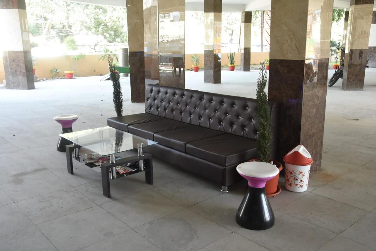 Hotel Shivanjali Palace 乌贾因 外观 照片
