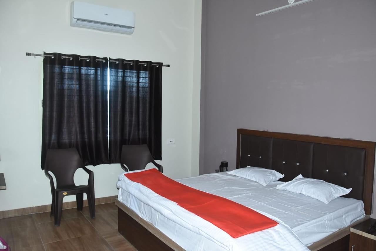 Hotel Shivanjali Palace 乌贾因 外观 照片