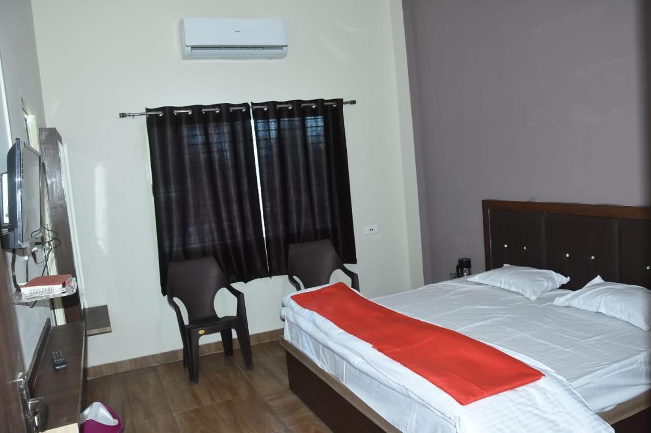 Hotel Shivanjali Palace 乌贾因 外观 照片