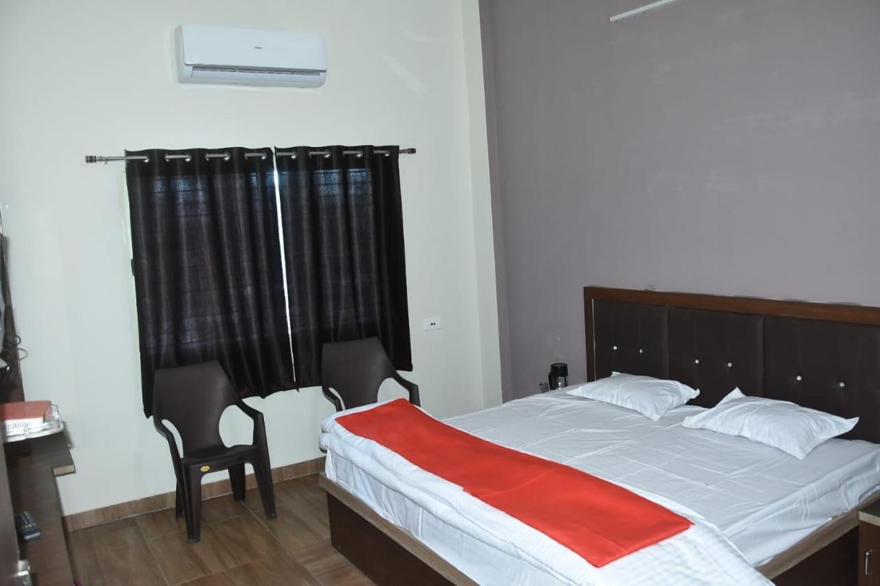 Hotel Shivanjali Palace 乌贾因 外观 照片