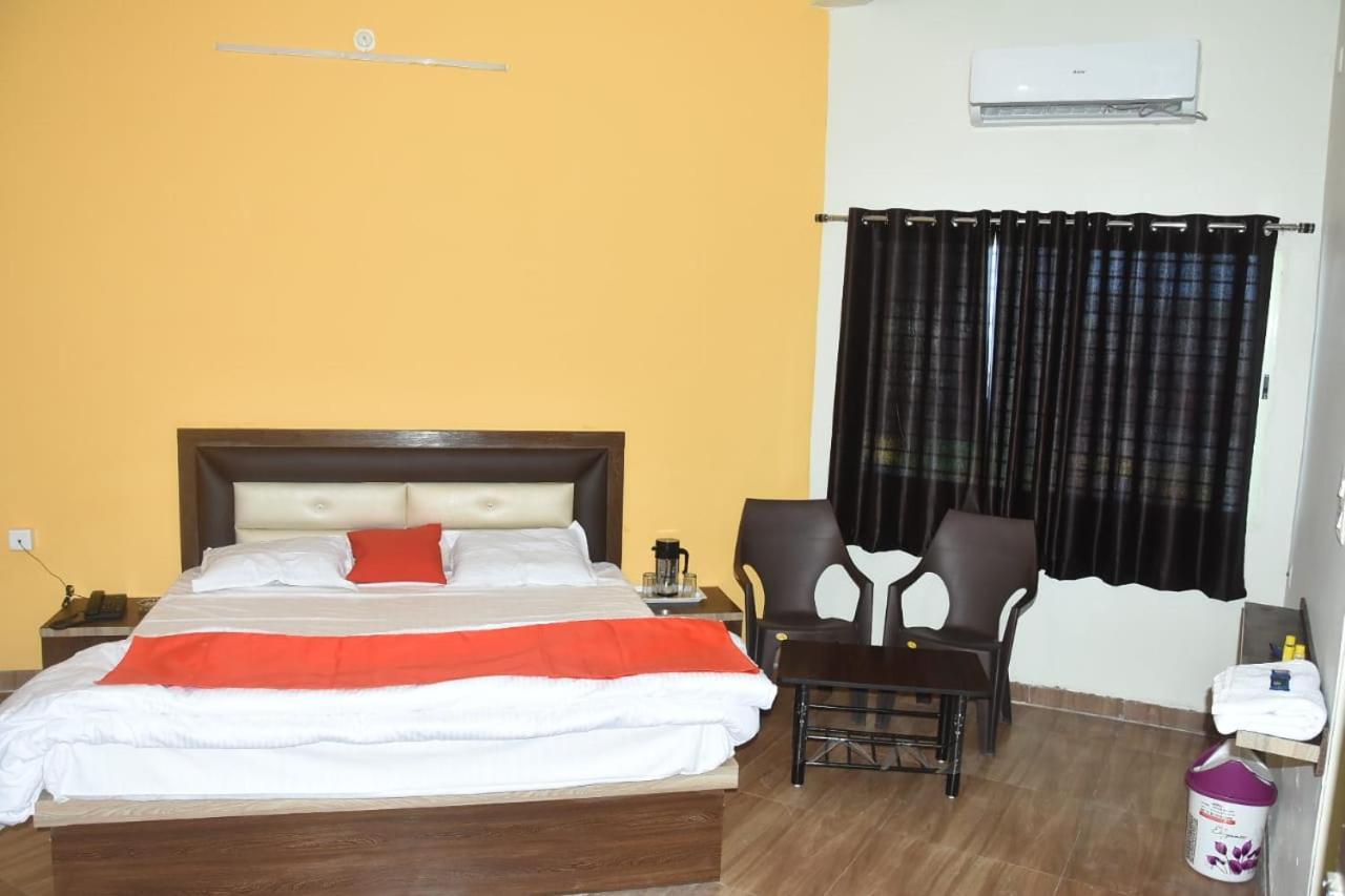 Hotel Shivanjali Palace 乌贾因 外观 照片